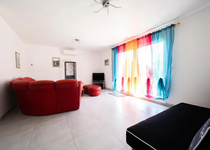 Hébergement de vacances La Tulipe Maison à Deux Pas De La Port-des-Barques